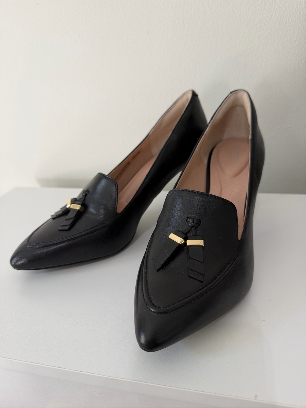 Rockport Black Pointed Tassel Mid Heels for Women- never worn